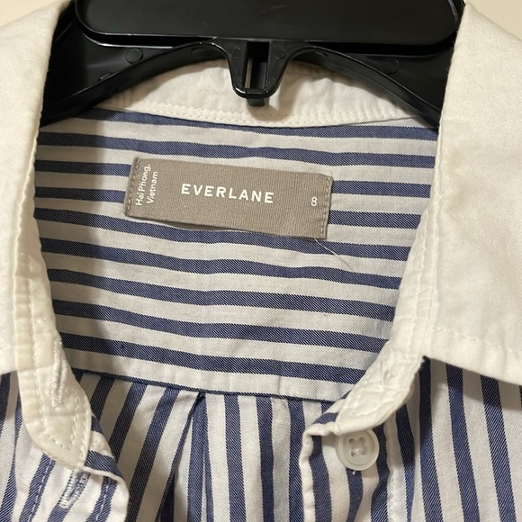 Everlane Silky Cotton shirt. Blue and white striped pattern. Women US 8 - Picture 2 of 3